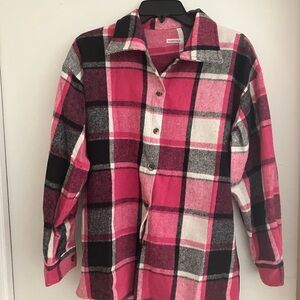 Women’s Plaid Print polyester fall shirt. Size M.  NWT. Never worn